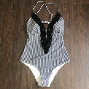 NWT!! Cupshe one piece bathing suit